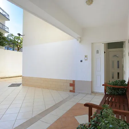 Apartmán With Parking Space Podstrana, Split - 10249 *